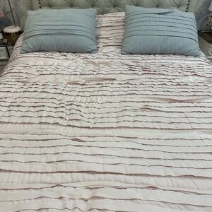 Pottery Barn Teen - Pink striped ruffle comforter w/ 2 grey pillow sham covers.